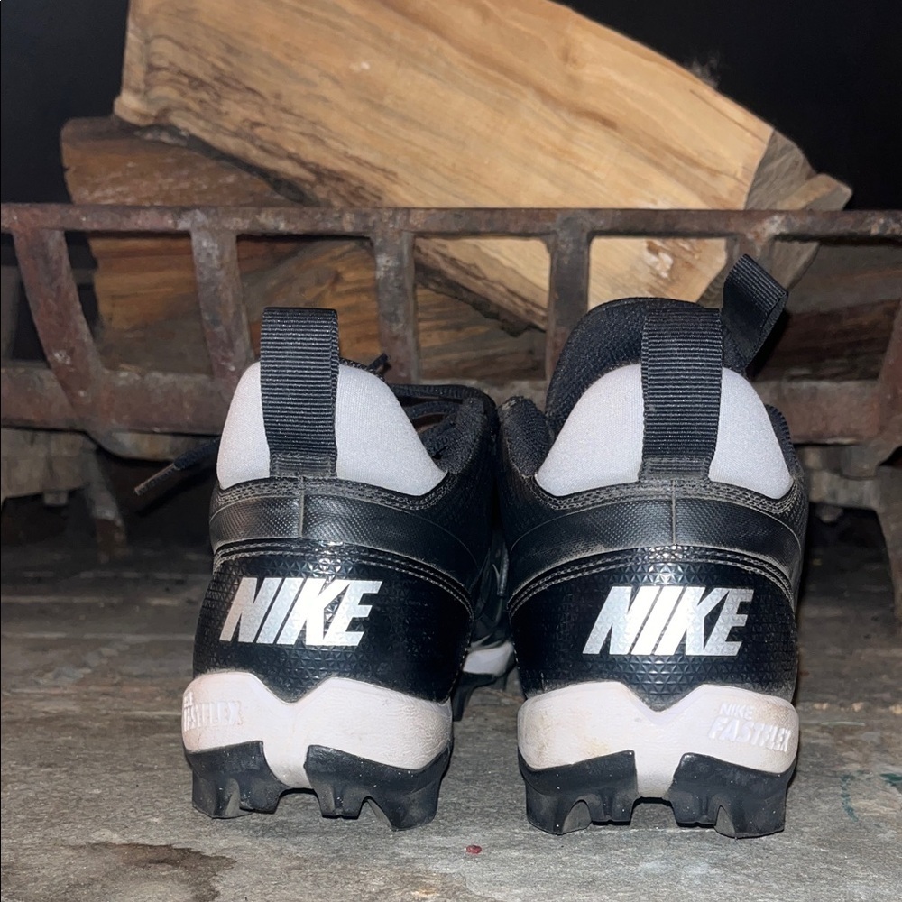 Nike Alpha Black and White cleats - Picture 5 of 7